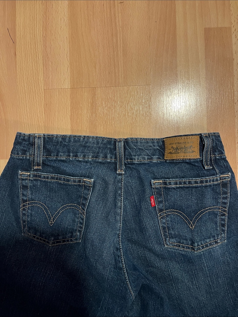 Levis Capris! - Picture 3 of 4